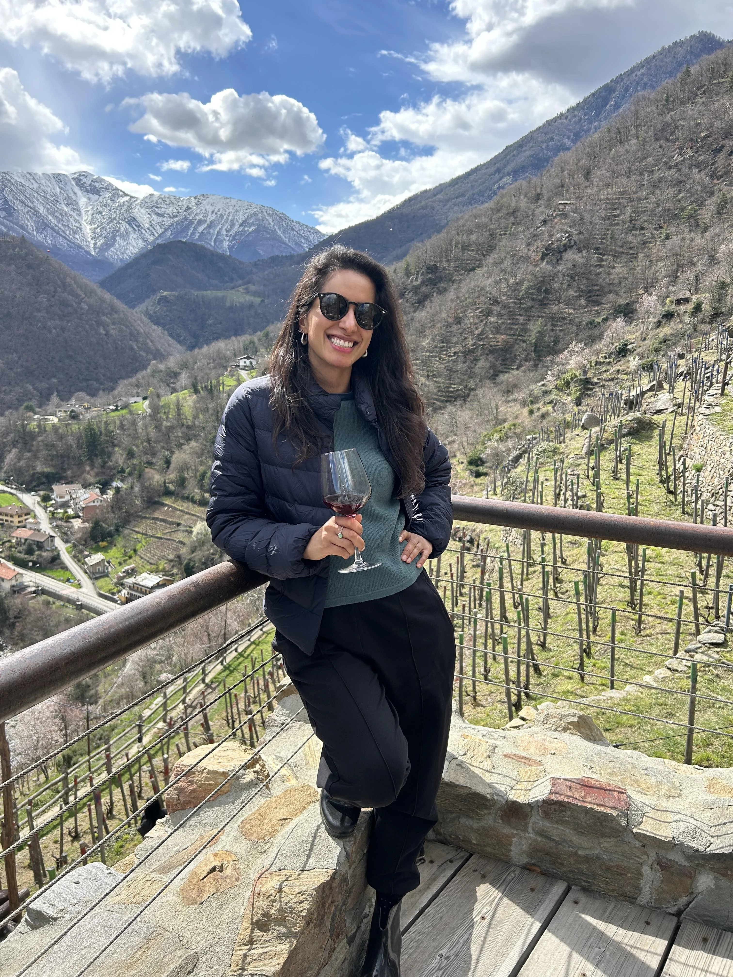 Patricia Sá em uma vinícola no Piemonte, Itália